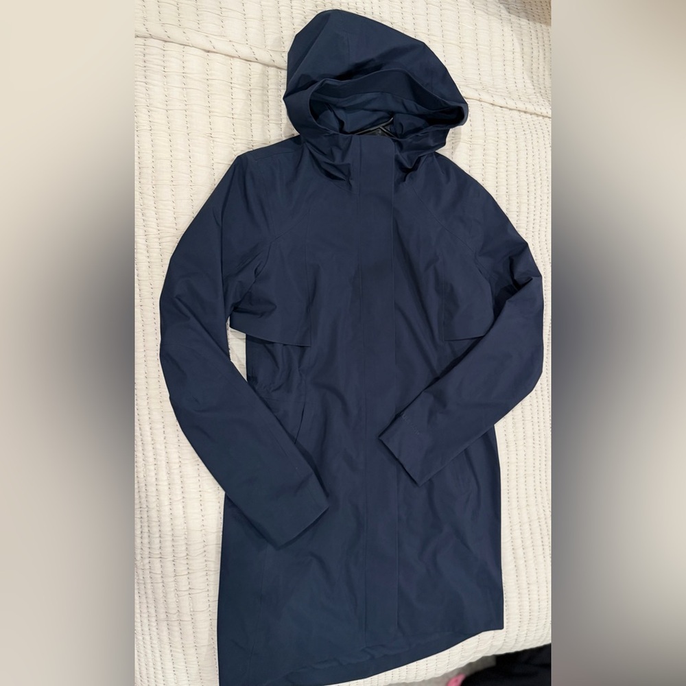 NWT LULULEMON RAIN REBEL JACKET SIZE 2 TRUE NAVY - Picture 11 of 16
